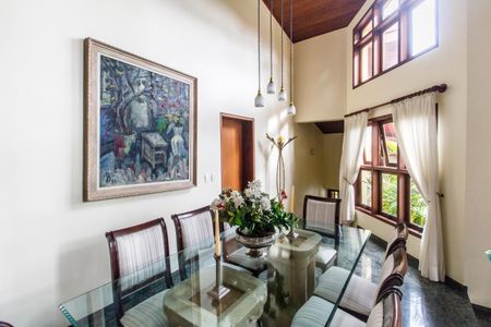 Casa de condomínio à venda com 503m², 4 quartos e 3 vagas Casa de condomínio à venda com 503m², 4 quartos e 3 vagasSala de Jantar