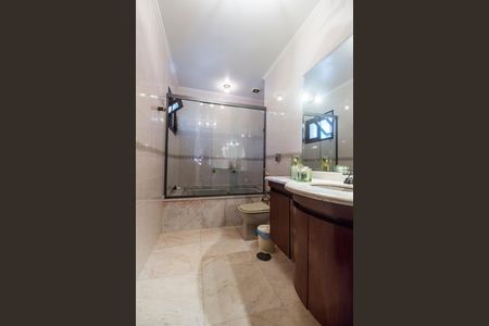 Casa de condomínio à venda com 503m², 4 quartos e 3 vagas Casa de condomínio à venda com 503m², 4 quartos e 3 vagasBanheiro Social