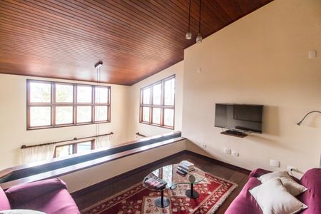 Casa de condomínio à venda com 503m², 4 quartos e 3 vagas Casa de condomínio à venda com 503m², 4 quartos e 3 vagasSala de TV