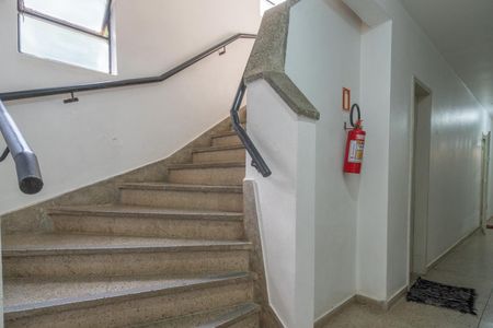 Apartamento à venda com 50m², 1 quarto e sem vaga Apartamento à venda com 50m², 1 quarto e sem vagaEscadas
