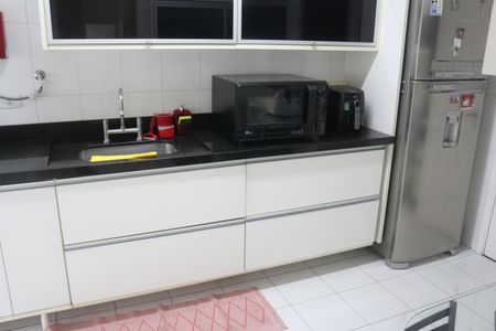 Apartamento à venda com 92m², 3 quartos e 2 vagasCozinha