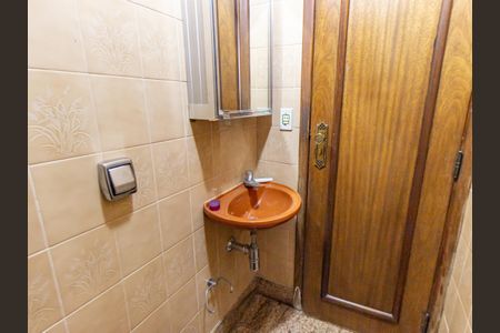 Apartamento à venda com 165m², 3 quartos e 2 vagas Apartamento à venda com 165m², 3 quartos e 2 vagasBanheiro de serviço