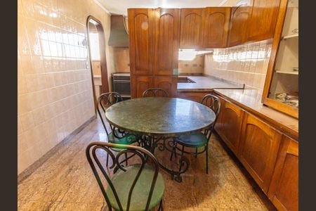 Apartamento à venda com 165m², 3 quartos e 2 vagas Apartamento à venda com 165m², 3 quartos e 2 vagasCozinha