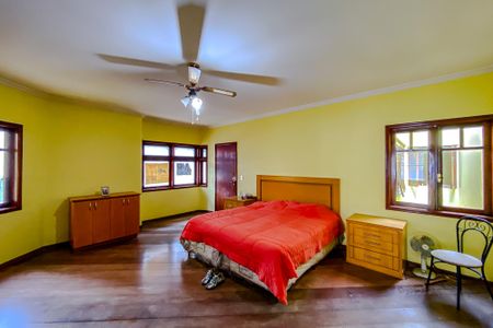 Casa à venda com 318m², 5 quartos e 3 vagasQuarto 4 - Suíte