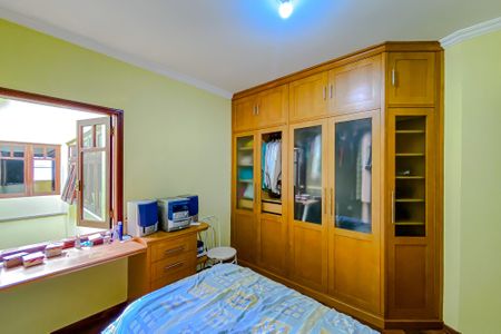 Casa à venda com 318m², 5 quartos e 3 vagasQuarto 2