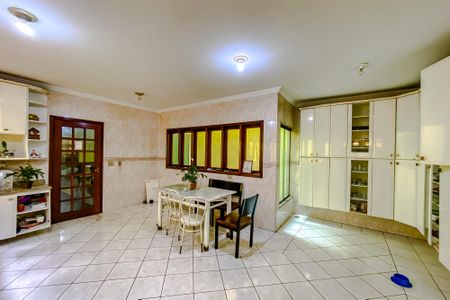 Casa à venda com 318m², 5 quartos e 3 vagasCozinha