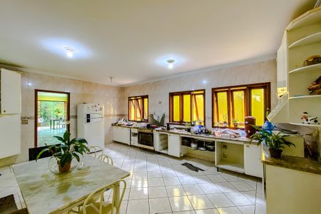 Casa à venda com 318m², 5 quartos e 3 vagasCozinha