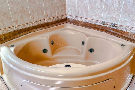 Casa à venda com 318m², 5 quartos e 3 vagasBanheiro da Suíte