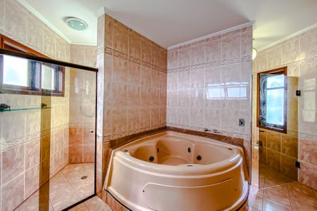 Casa à venda com 318m², 5 quartos e 3 vagasBanheiro da Suíte