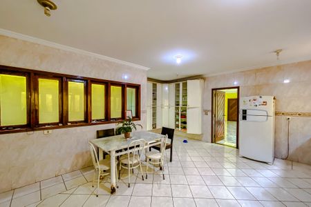 Casa à venda com 318m², 5 quartos e 3 vagasCozinha