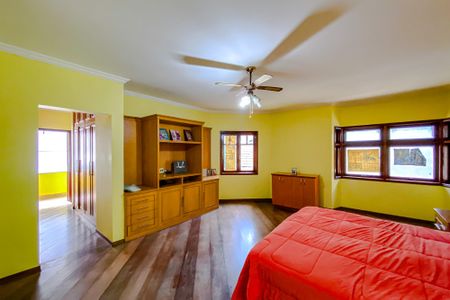 Casa à venda com 318m², 5 quartos e 3 vagasQuarto 4 - Suíte