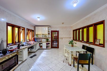 Casa à venda com 318m², 5 quartos e 3 vagasCozinha