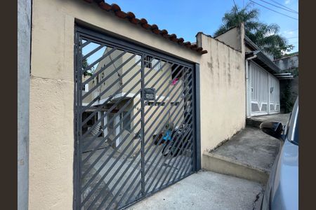 Casa à venda com 100m², 5 quartos e 1 vaga Casa à venda com 100m², 5 quartos e 1 vagaFachada