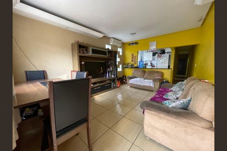Casa à venda com 100m², 5 quartos e 1 vaga Casa à venda com 100m², 5 quartos e 1 vagaSala