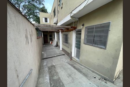 Casa à venda com 100m², 5 quartos e 1 vaga Casa à venda com 100m², 5 quartos e 1 vagaQuintal