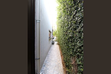 Casa de condomínio à venda com 176m², 2 quartos e 2 vagasCorredor lateral