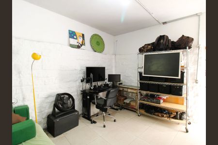 Casa de condomínio à venda com 176m², 2 quartos e 2 vagasSuíte