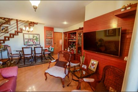 Apartamento à venda com 250m², 3 quartos e 2 vagas Apartamento à venda com 250m², 3 quartos e 2 vagasSala