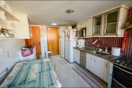 Apartamento à venda com 250m², 3 quartos e 2 vagas Apartamento à venda com 250m², 3 quartos e 2 vagasCozinha