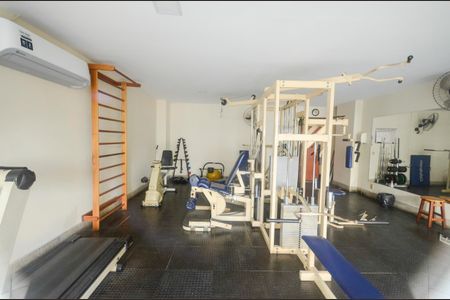 Apartamento à venda com 250m², 3 quartos e 2 vagas Apartamento à venda com 250m², 3 quartos e 2 vagasÁrea comum - Academia