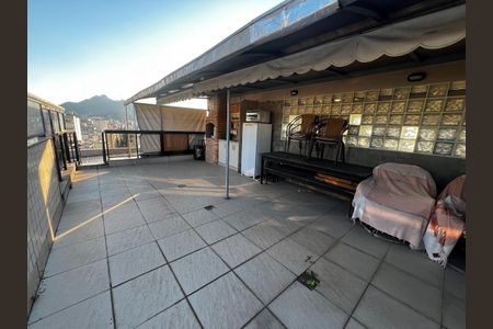 Apartamento à venda com 250m², 3 quartos e 2 vagas Apartamento à venda com 250m², 3 quartos e 2 vagasTerraço