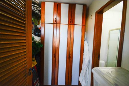 Apartamento à venda com 250m², 3 quartos e 2 vagas Apartamento à venda com 250m², 3 quartos e 2 vagasQuarto de Serviço