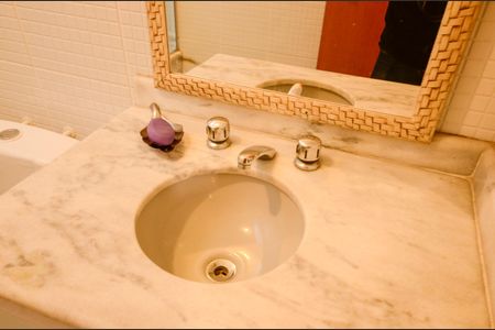 Apartamento à venda com 250m², 3 quartos e 2 vagas Apartamento à venda com 250m², 3 quartos e 2 vagasBanheiro da Suíte 1