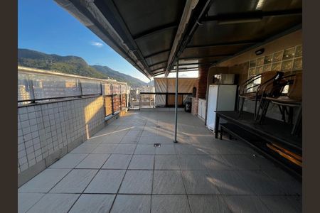 Apartamento à venda com 250m², 3 quartos e 2 vagas Apartamento à venda com 250m², 3 quartos e 2 vagasTerraço