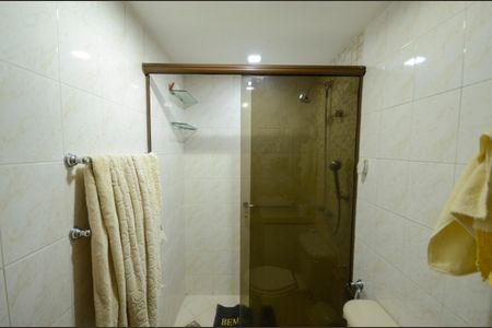 Apartamento à venda com 250m², 3 quartos e 2 vagas Apartamento à venda com 250m², 3 quartos e 2 vagasBanheiro da Suíte 2