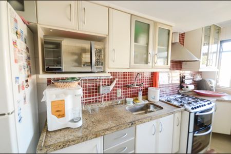 Apartamento à venda com 250m², 3 quartos e 2 vagas Apartamento à venda com 250m², 3 quartos e 2 vagasCozinha