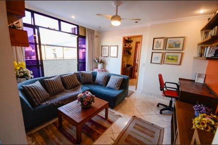 Apartamento à venda com 250m², 3 quartos e 2 vagas Apartamento à venda com 250m², 3 quartos e 2 vagasEscritório