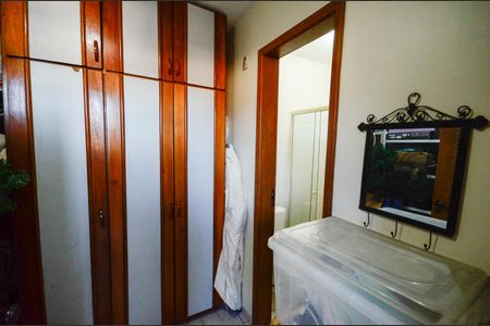 Apartamento à venda com 250m², 3 quartos e 2 vagas Apartamento à venda com 250m², 3 quartos e 2 vagasQuarto de Serviço