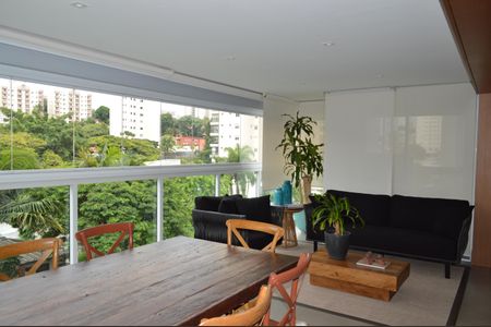 Apartamento para alugar com 198m², 3 quartos e 4 vagasVaranda