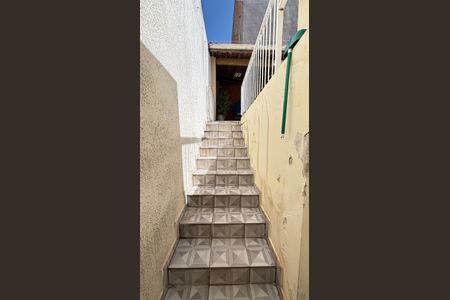 Casa à venda com 210m², 3 quartos e 3 vagasEscada