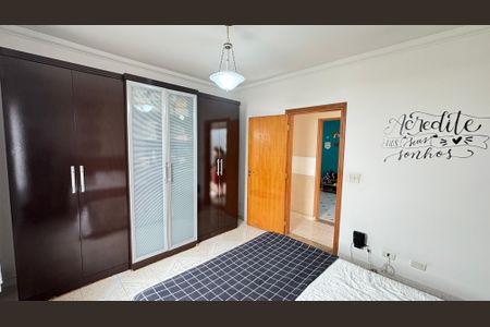 Casa à venda com 210m², 3 quartos e 3 vagasSuíte