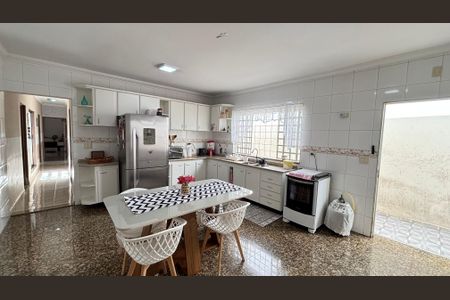 Casa à venda com 210m², 3 quartos e 3 vagasCozinha