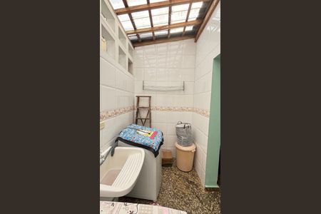 Casa à venda com 210m², 3 quartos e 3 vagasÁrea de Serviço - Despensa