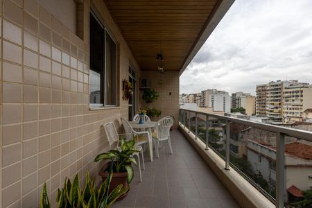 Apartamento à venda com 127m², 3 quartos e 2 vagas Apartamento à venda com 127m², 3 quartos e 2 vagasVaranda