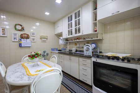 Apartamento à venda com 127m², 3 quartos e 2 vagas Apartamento à venda com 127m², 3 quartos e 2 vagasCozinha