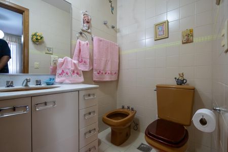 Apartamento à venda com 127m², 3 quartos e 2 vagas Apartamento à venda com 127m², 3 quartos e 2 vagasBanheiro Suite