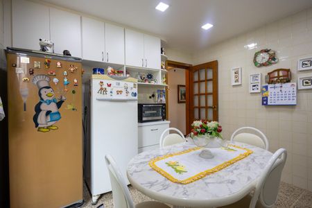 Apartamento à venda com 127m², 3 quartos e 2 vagas Apartamento à venda com 127m², 3 quartos e 2 vagasCozinha