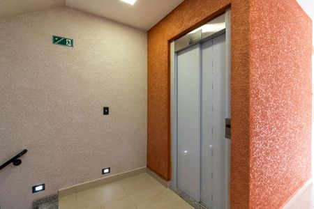 Apartamento à venda com 44m², 2 quartos e 1 vagaElevador