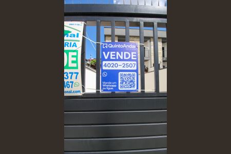 Casa à venda com 103m², 3 quartos e 2 vagas Casa à venda com 103m², 3 quartos e 2 vagasPlaquinha