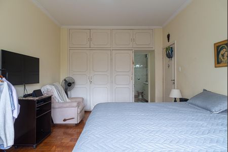 Apartamento à venda com 200m², 3 quartos e 2 vagas Apartamento à venda com 200m², 3 quartos e 2 vagasSuíte