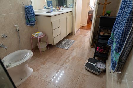 Apartamento à venda com 200m², 3 quartos e 2 vagas Apartamento à venda com 200m², 3 quartos e 2 vagasBanheiro da Suíte