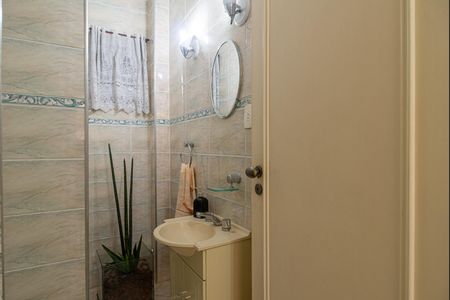 Apartamento à venda com 200m², 3 quartos e 2 vagas Apartamento à venda com 200m², 3 quartos e 2 vagasLavabo