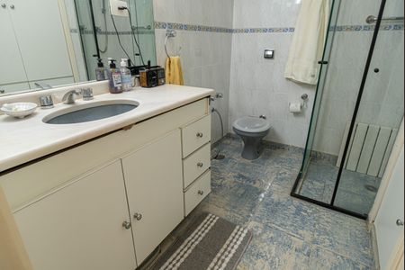 Apartamento à venda com 200m², 3 quartos e 2 vagas Apartamento à venda com 200m², 3 quartos e 2 vagasBanheiro 2