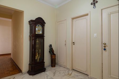 Apartamento à venda com 200m², 3 quartos e 2 vagas Apartamento à venda com 200m², 3 quartos e 2 vagasSala - Hall de entrada do apartamento