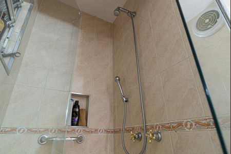 Apartamento à venda com 200m², 3 quartos e 2 vagas Apartamento à venda com 200m², 3 quartos e 2 vagasBanheiro da Suíte