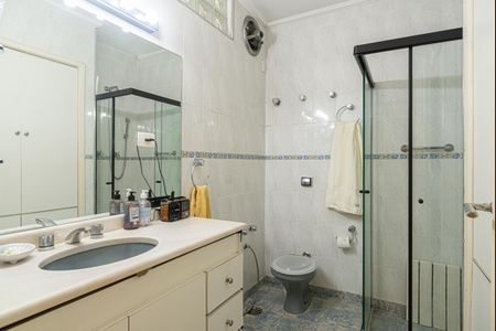 Apartamento à venda com 200m², 3 quartos e 2 vagas Apartamento à venda com 200m², 3 quartos e 2 vagasBanheiro 2
